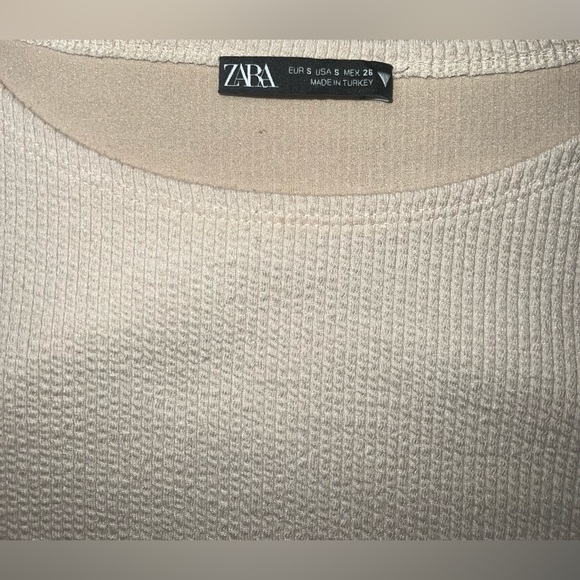 Lightly worn Zara crop top😍 - Picture 2 of 2